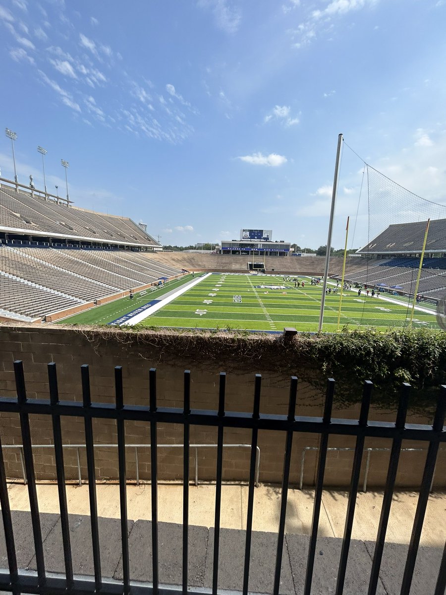 Had a great time competing at the @RiceFootball camp today @Coach_BCarp @coach_fav @zkelley1985 @recruitingko @KLEINOAKFB @CoachBenMathias @CoachYzaguirre