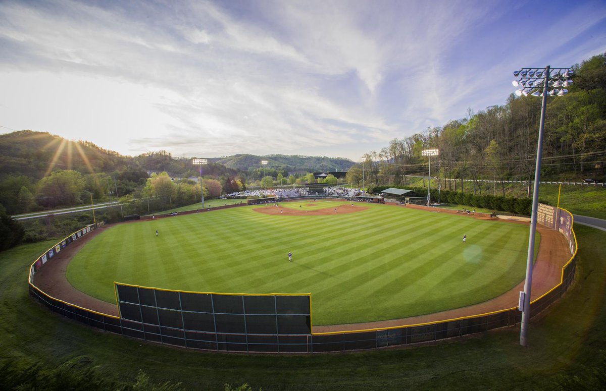 TreySpees34's tweet image. I am excited and blessed to announce that I will be continuing my academic and athletic career at Western Carolina University! I would like to thank God, my family, coaches, and teammates for helping me reach my next chapter. Go Catamounts!!!🟣🟡