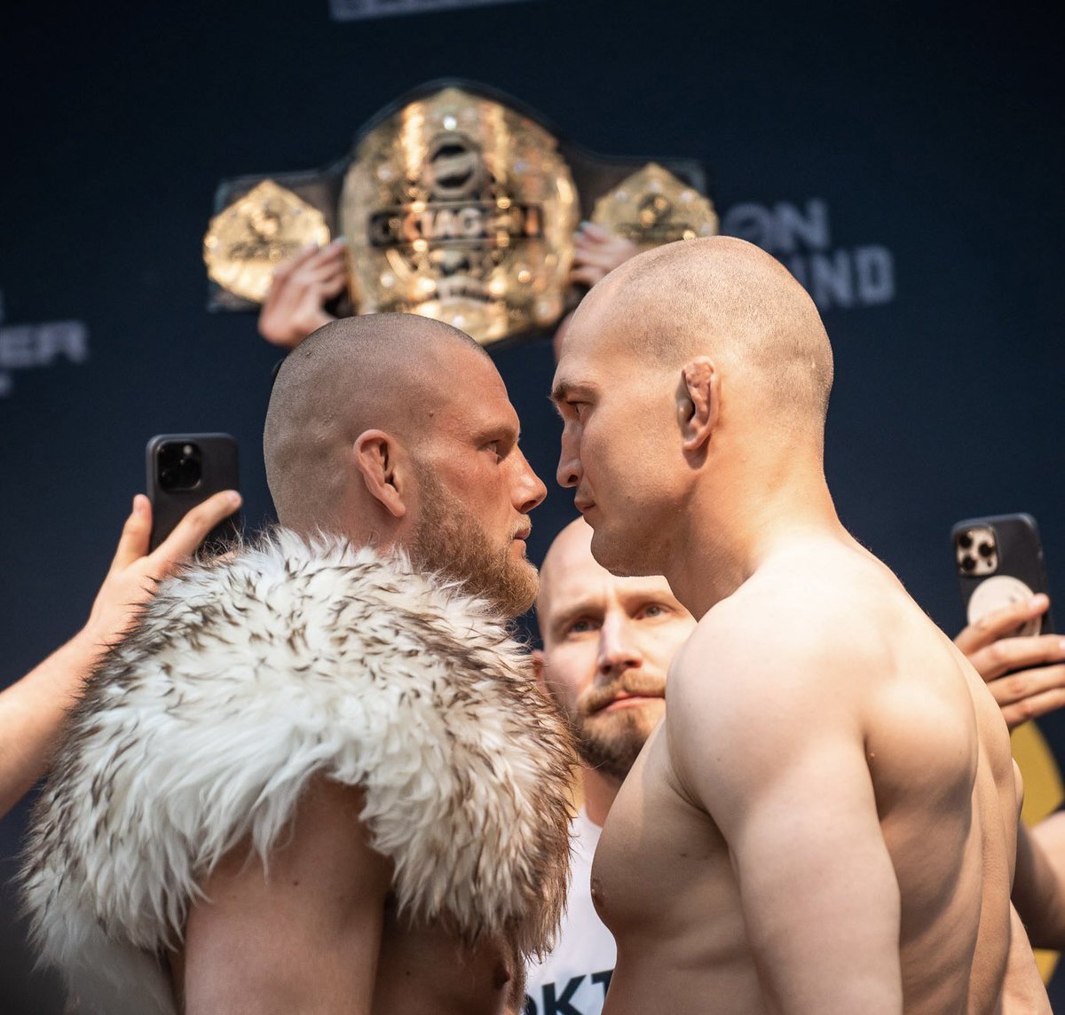 OktagonOfficial's tweet image. The OKTAGON 44 main event is up next!

Slovak giant, Pavol Langer 🇸🇰 wants to come up tops again as underdog against Alexander Poppeck 🇩🇪 who intends on being the first ever German OKTAGON MMA champion.

Who walks away the interim LHW champion?

📺 OKTAGON.TV &amp;amp; DAZN