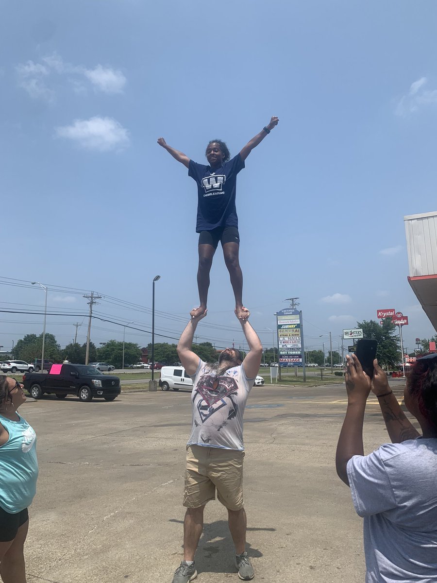 We had SO much fun at our first car wash of the summer!! Thanks you to everyone who came out (including our amazing cheer dads!!) 

Come see us next Saturday @ Burger King to get your car washed!! GO DRAGONS!!