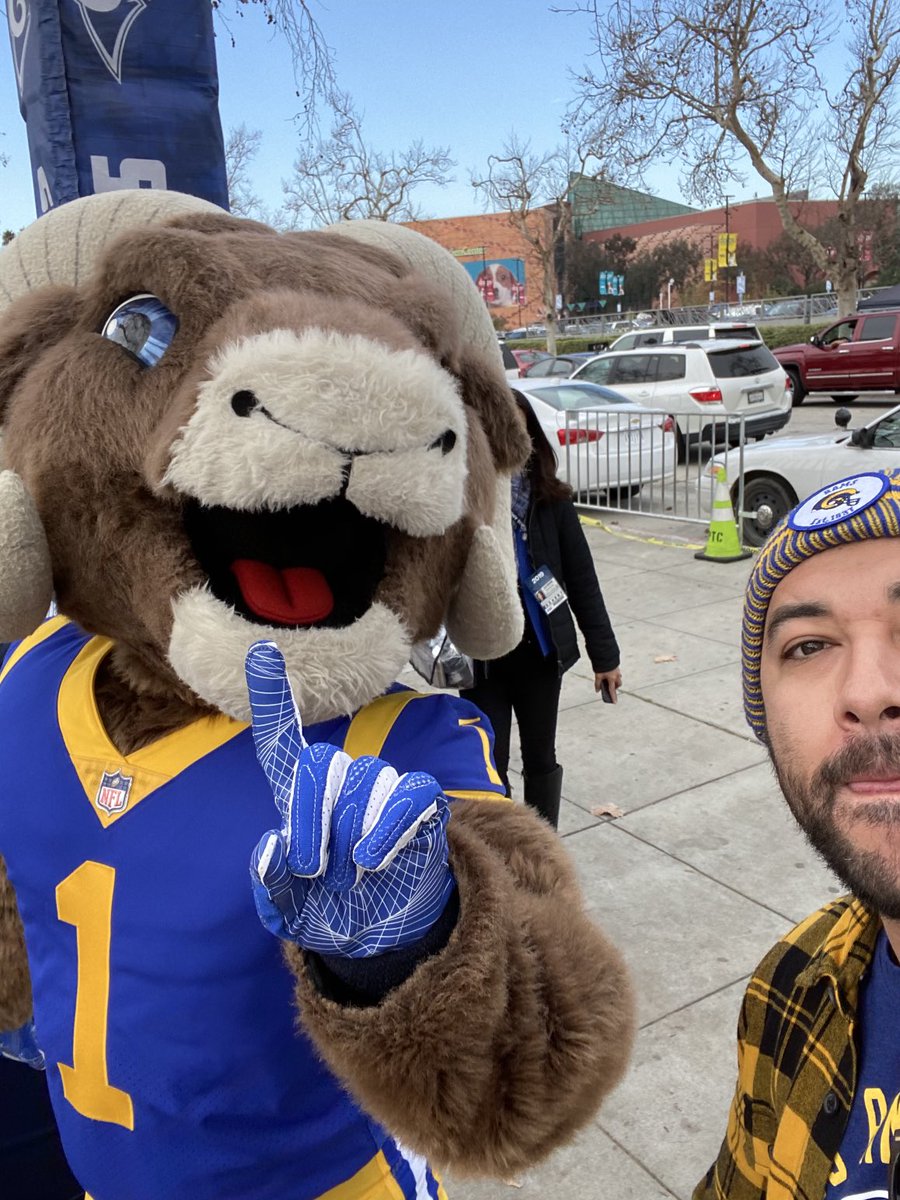 Shout out to the big homie ⁦@RampageNFL⁩ on #NationalMascotDay!! #WhoseHouse