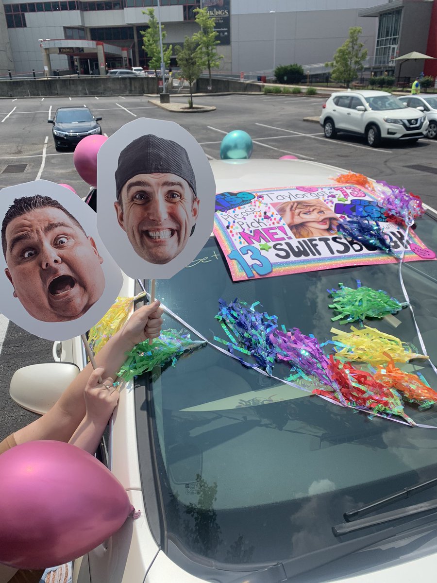 jesselaraecarp's tweet photo. @961KISS Carnegie parking lot https://t.co/TTP0snPwvy