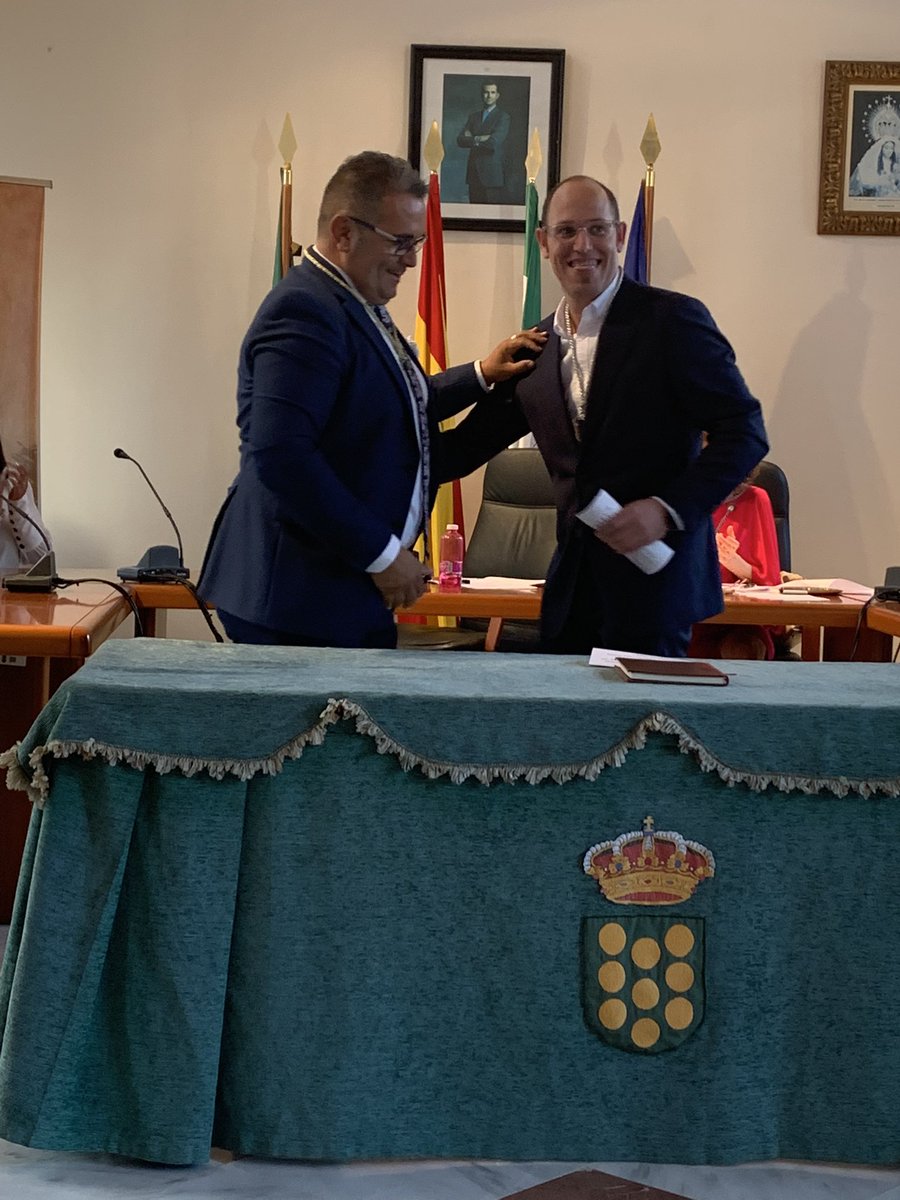 MLuisaFaneca's tweet photo. 🌹🌹ENHORABUENA compañero 🌹🌹🌹🌹@SalvaLRedondela por tener nuevamente la confianza de l@s vecin@s de tu bonito pueblo , para ser Alcalde del @AytoLaRedondela🌹🌹
🌹ENHORABUENA a todo el grupo municipal socialista 👏👏👏👏👏👏
@psoedehuelva 🌹🌹🌹🌹 https://t.co/R1Y6SxpvLn