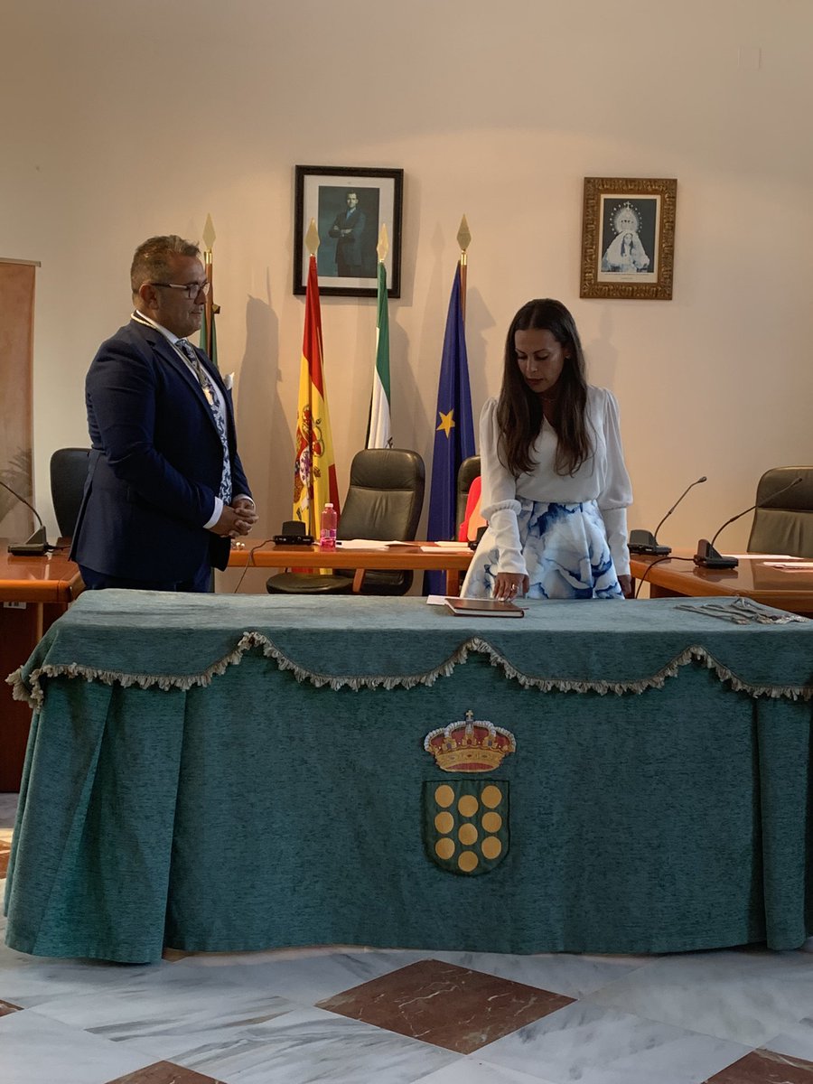 MLuisaFaneca's tweet photo. 🌹🌹ENHORABUENA compañero 🌹🌹🌹🌹@SalvaLRedondela por tener nuevamente la confianza de l@s vecin@s de tu bonito pueblo , para ser Alcalde del @AytoLaRedondela🌹🌹
🌹ENHORABUENA a todo el grupo municipal socialista 👏👏👏👏👏👏
@psoedehuelva 🌹🌹🌹🌹 https://t.co/R1Y6SxpvLn