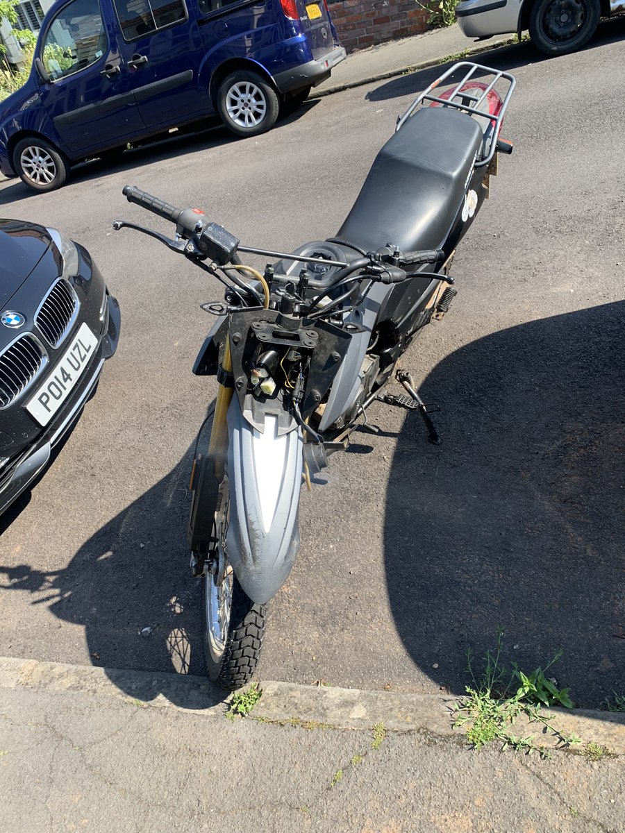 No es rol, es mi triste realidad. Me robaron la moto, y tras dos días desaparecida la policía la encontró. El seguro no me cubre nada, y he tenido que desembolsar mas de lo que podia para recuperarla. He tenido que vender mi colección de D&amp;D y aun así no es suficiente.