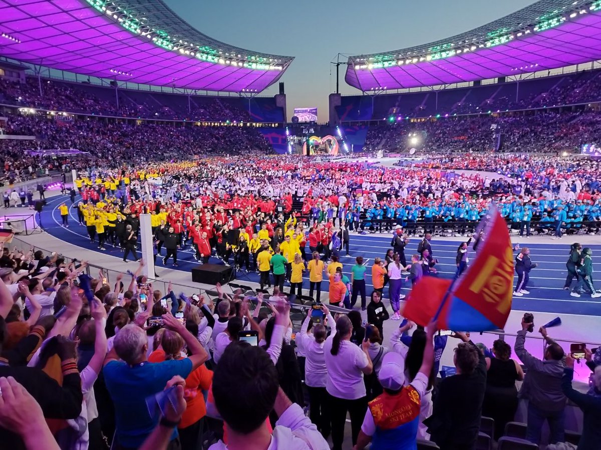 Waldbodentyp's tweet photo. Gute Laune und Gรคnsehaut-Momente: Fantastische Erรถffnungsfeier der 16. SPECIAL OLYMPICS WORLD GAMES im Olympiastadion Berlin!!!
Ab Montag drรผcken wir unserem persรถnlichen Helden und seiner โฝ-Mannschaft die Daumen! ๐๐๐
#ZusammenUnschlagbar
#UnbeatableTogether https://t.co/vzvD8gNwr5