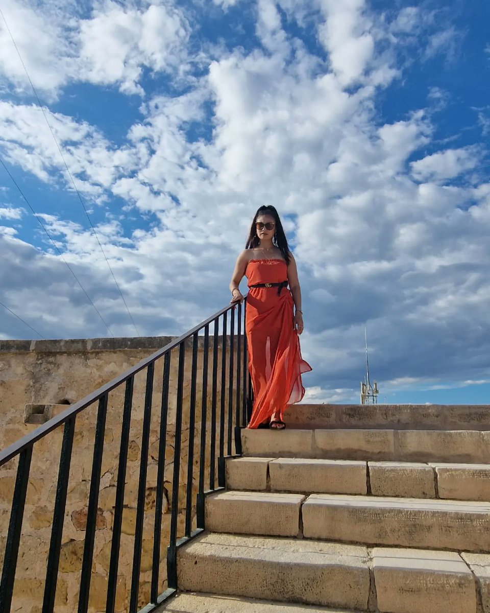 CrisCabitac's tweet photo. #Santabarbaracastle
#summer2023 
#photoshoot 
#chiffondress https://t.co/Jnn2vlQVIq