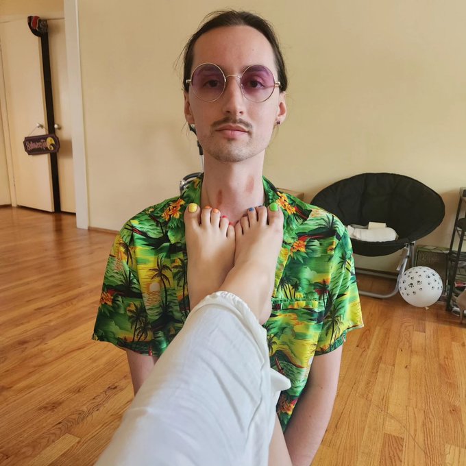 Cute toes, cute pet! https://t.co/JEzSQbsIQy