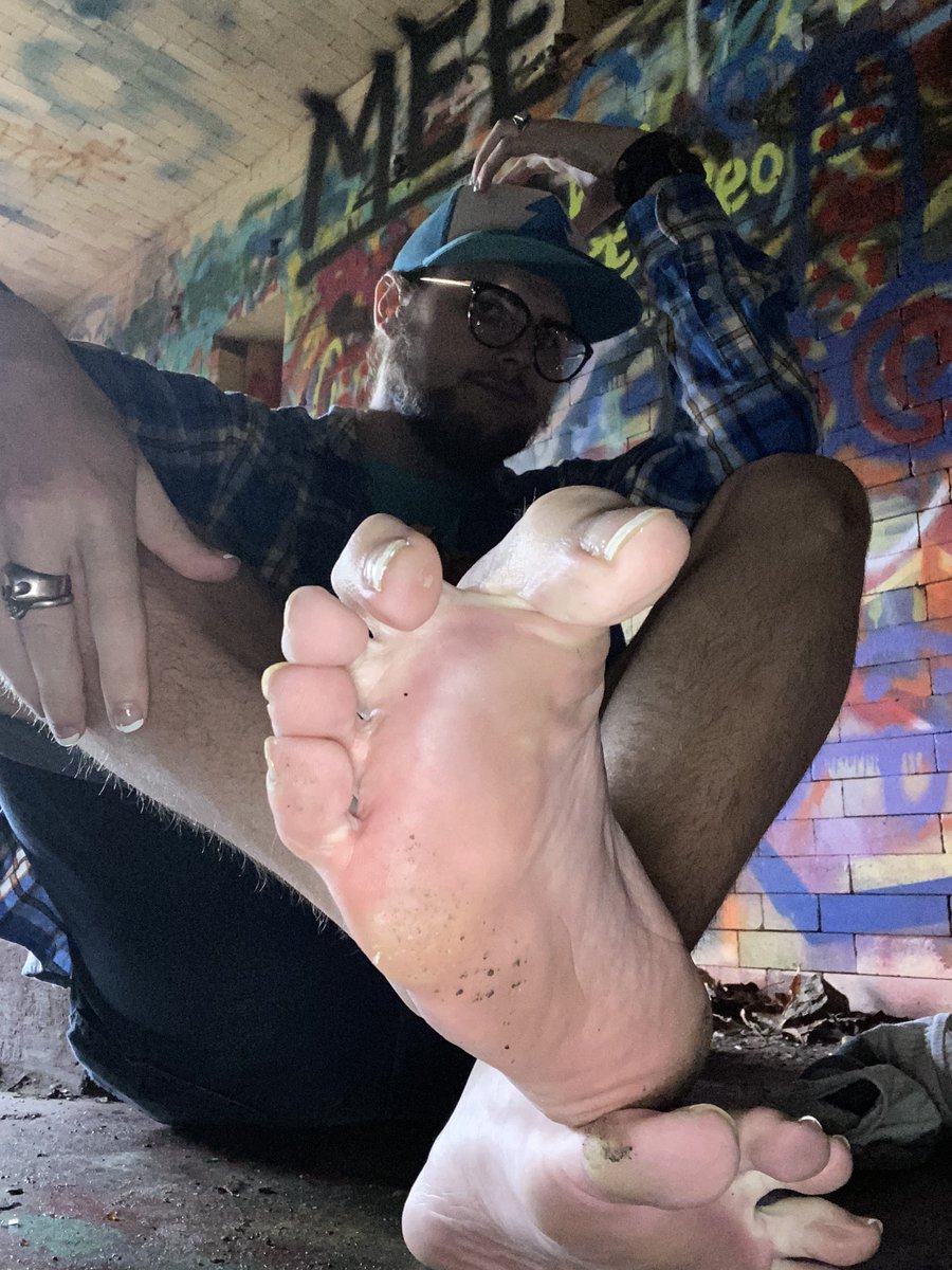 I decided to do some more exploring, and you know what that means lol. More pictures to come.
#malefeet #barefoot #malefootfetish #feet #softfeet #Urbanexploring