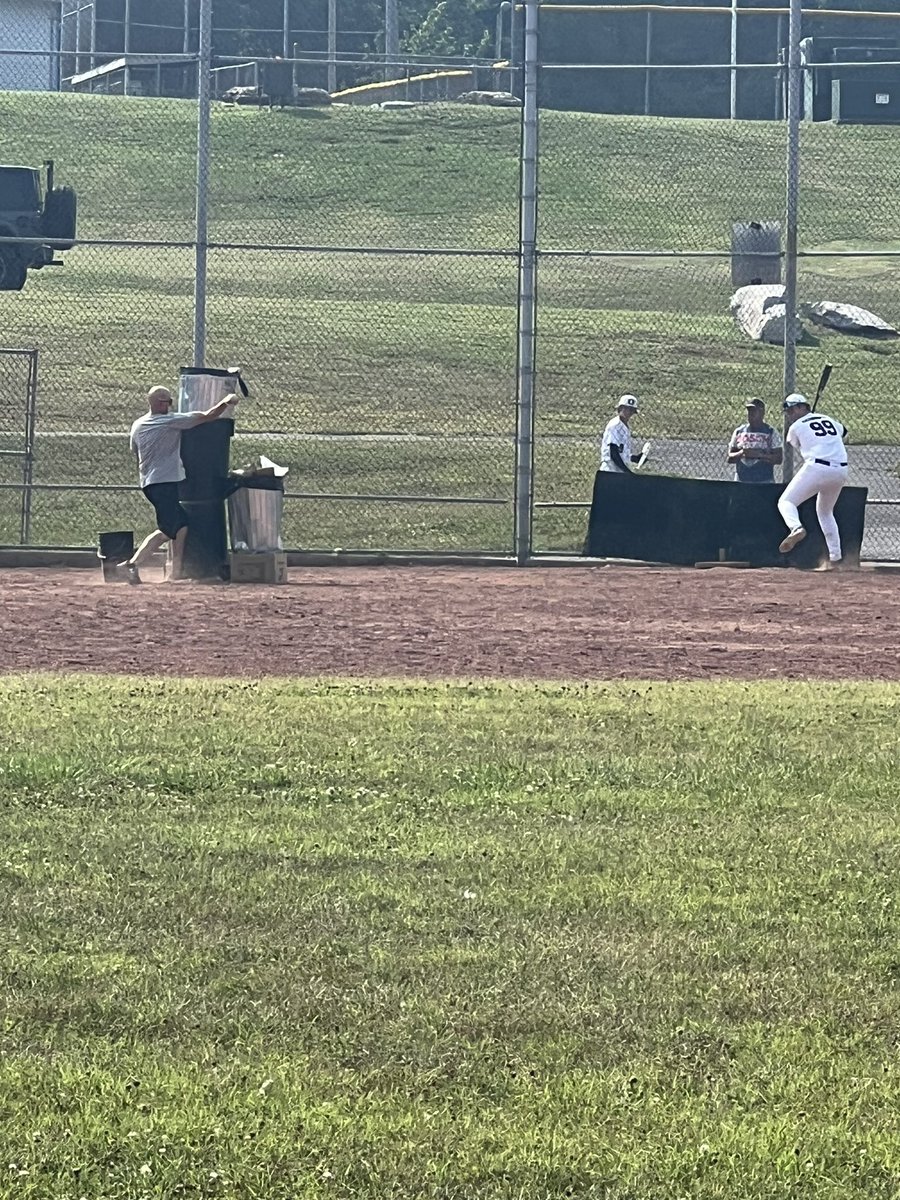 Tell me you played/coached JuCo baseball without telling me you played/coached JuCo baseball! #TrashCanScreen #BattingPractice #Pregame <a href="/Tigers2027/">Omaha Tigers 2027</a> <a href="/OMAHATIGERS/">Omaha Tigers Baseball Club, UBA</a> <a href="/CoachRardin/">Marc Rardin</a>
