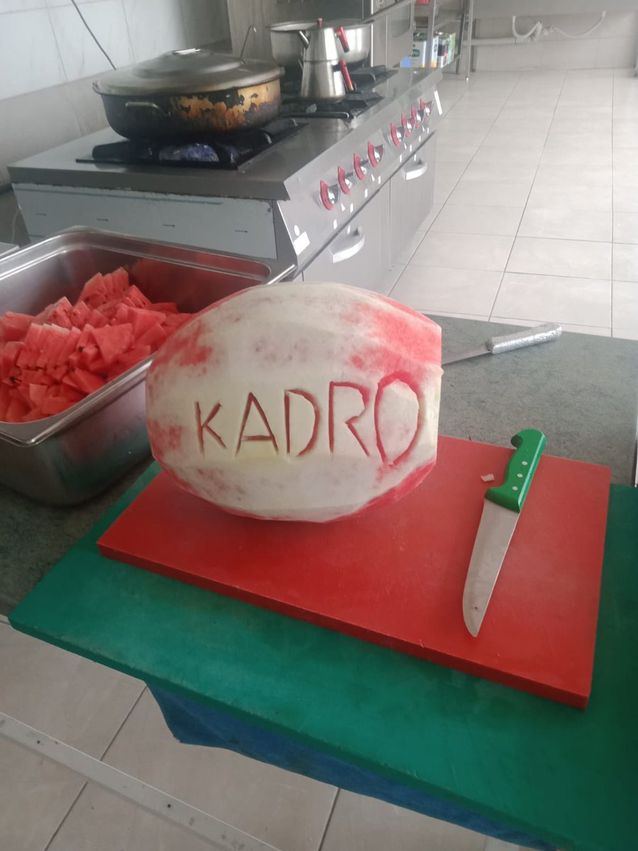 Bizler kamudaki tasorenleriz asgari ücret ile çalışan hiçbir sosyal haktan faydalanmayan yemekhane personeliz 
x.com/FatihOksuz28/s…