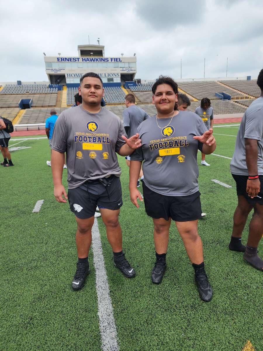 MatthewDiosdado's tweet photo. Had an awesome time this morning at the @Lions_FB football camp! I competed and learned new things! Thanks for an amazing camp. @cdole13 @BlueChipOL @CoachFleen @BSublet @_coachsmith_ @LionsCoachEwart @ForneyRecruits #2024 #Center #Grind
#forneyhighschool https://t.co/FJnxgevved