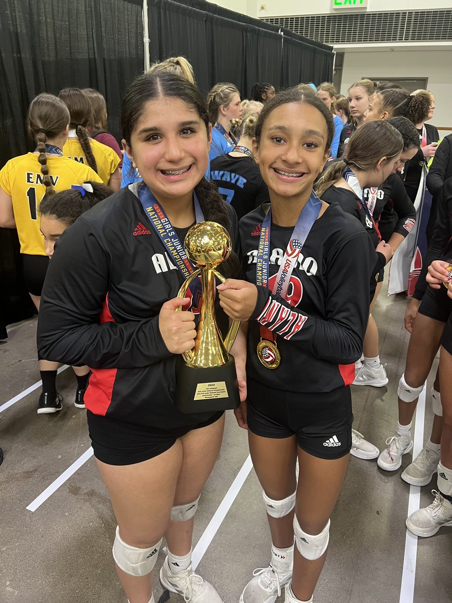 coach_starling's tweet photo. 🏐 🏆USAVB National Champs! 🏆🏐
💪🏻Gladiators showing out! 💪🏻 https://t.co/lP9H6qXyWW