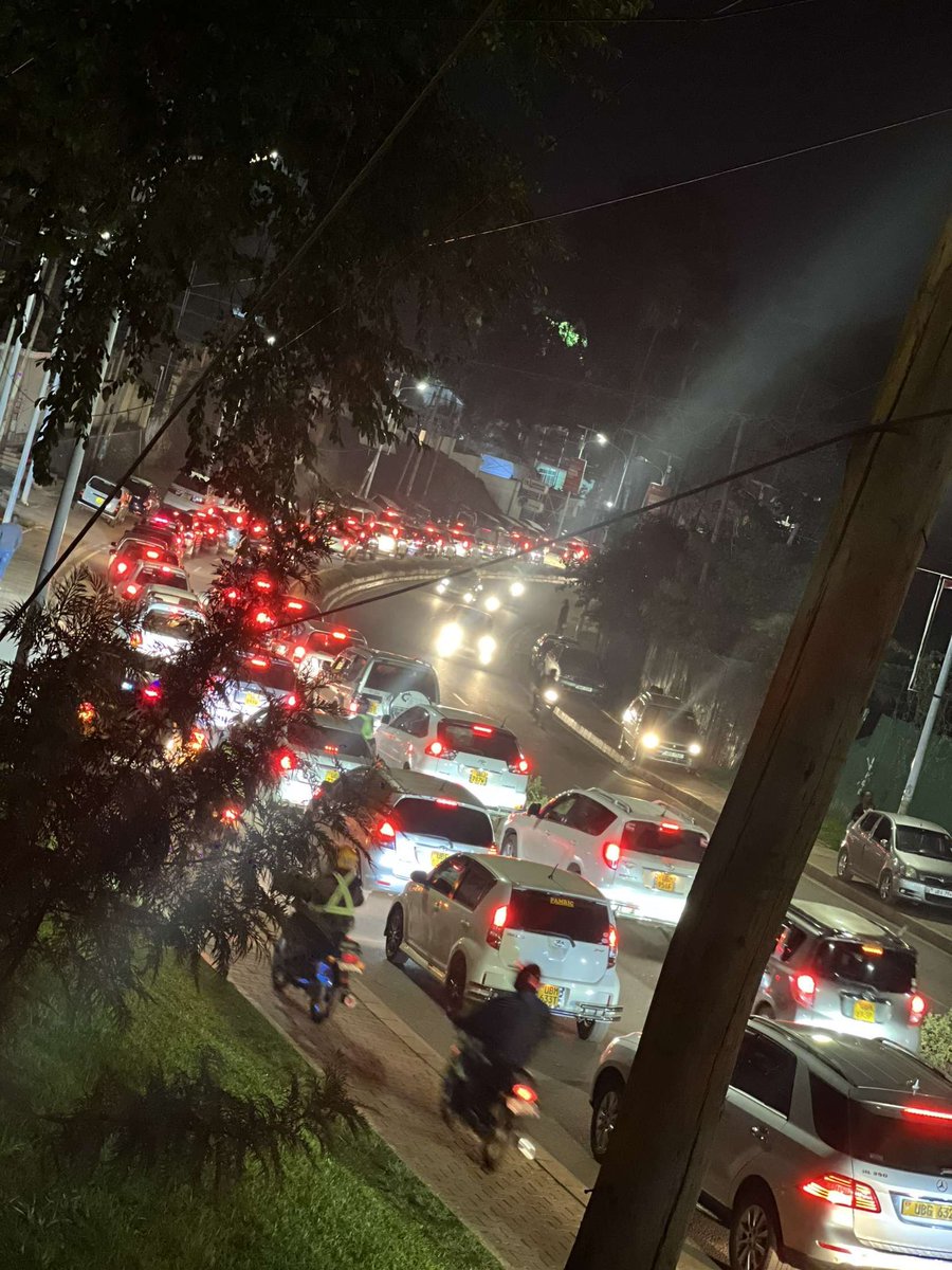 SheilahGashumba's tweet photo. Kla is the Las Vegas of EA !! Because what is this on a Saturday night!! OUTSIDEEEEE is calling! https://t.co/mu3lGTqCMC