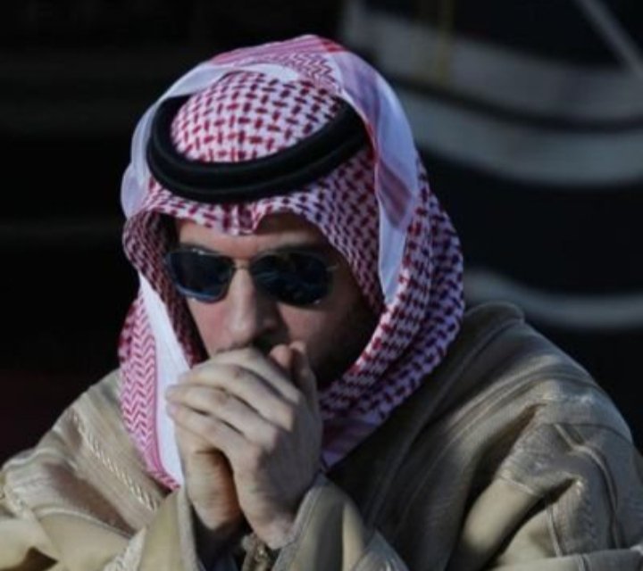 #يوم_الاب_العالمي
الاب مثل باب البيت ساتر الي بداخله
إذا انفتح باب البيت انكشف إلي بداخله
وإذا مات الاب انكشف حقيقه ذريته