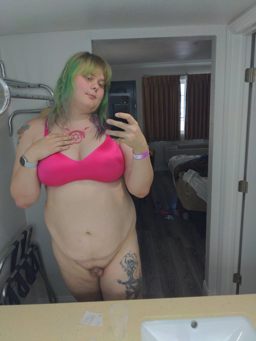 I think I look pretty in this photo wouldn't you agree? https://t.co/HfxgcV7ucu<a href="/tag/myxanniversary"class="tags"><span>#myxanniversary</span></a>