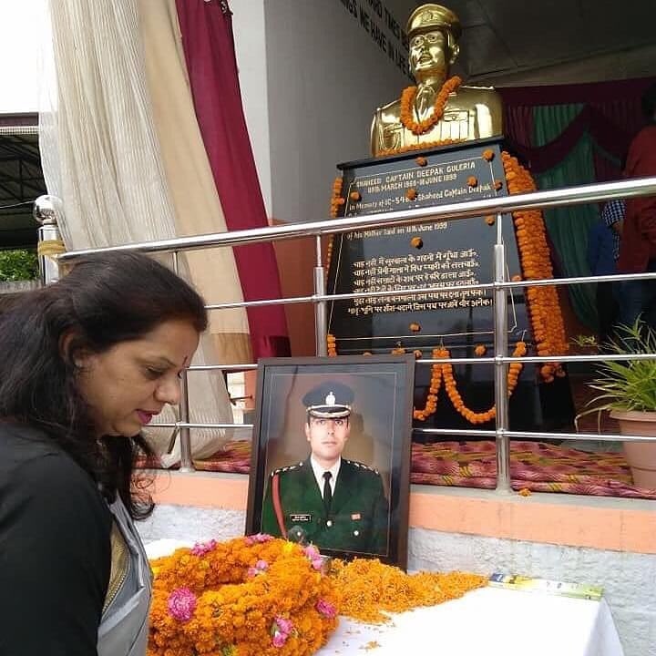 Homage to 

CAPTAIN DEEPAK GULERIA 
3 RR - ASC #IndianArmy

on his #BalidanDiwas today. Captain Deepak Guleria was immortalized in an IED blast while rescuing injured comrades at Srinagar Kargil highway on June 18, 1999.

#FreedomisnotFree few pay #CostofWar.
