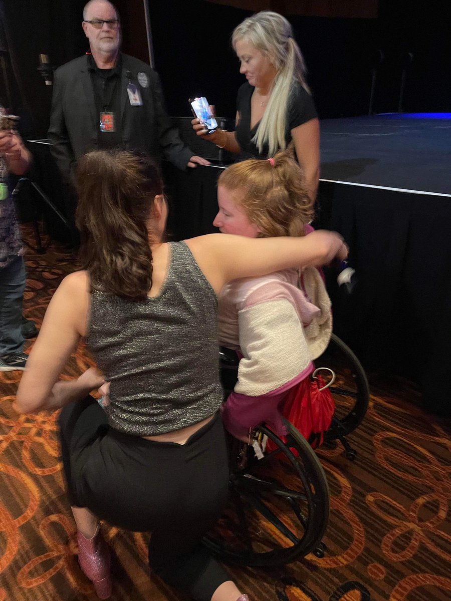 KatyBowersox's tweet photo. Part 2. Thank you @tanyap03 for taking some photos of me with @WhitneyCummings tonight I really appreciate it. I love you so much @WhitneyCummings! ❤️❤️❤️ #goodforyoutour #goodforyoutourcincy #goodforyoutourcincinnati #whitneycummings https://t.co/AeGZUfoCyM