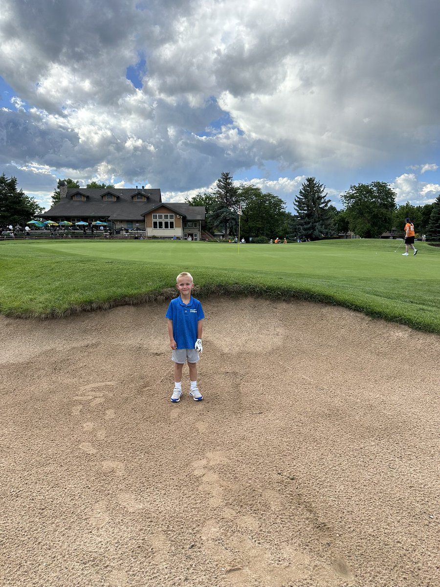 Jaymo chipping it in the hole from the sand trap for birdie on the last hole of his match in front of the clubhouse! Reminded me of @McIlroyRory and @collin_morikawa at the 2022 @TheMasters!! @CollindaleGC @swingeazy Coach! https://t.co/TUpByl4viU
