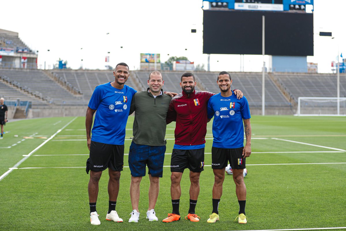 SeleVinotinto's tweet image. Un gusto volverte a ver, @AleMorenoESPN 🫂

#SiempreVinotinto 🇻🇪