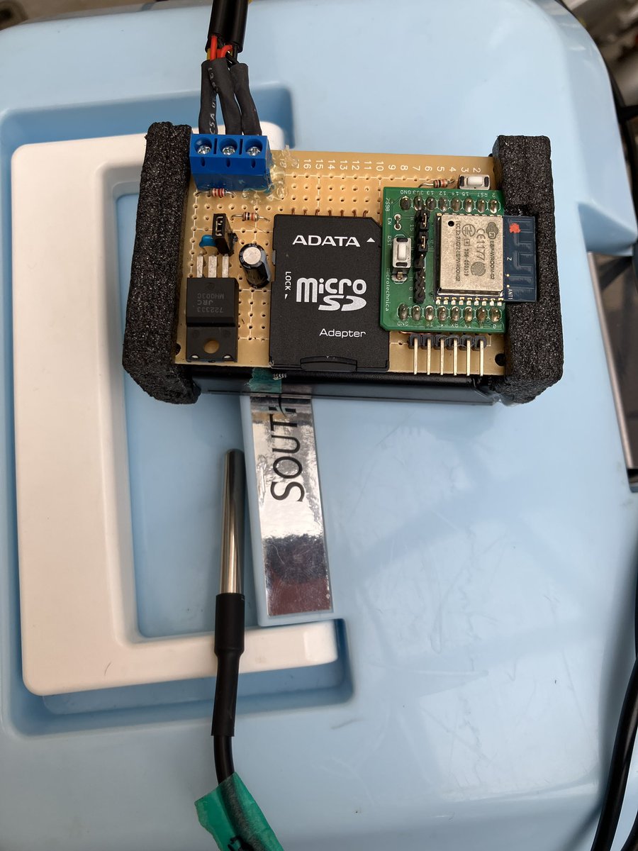 NoRITEC's tweet photo. #monozukuri #esp8266 #クーラーボックス　#nlabo 次のプロダクトの為　検証中♪  昔製作した　温度ロガー　資料残ってなさすぎて　マイクロsd カード壊した(苦笑) https://t.co/YCEFHkTQXt