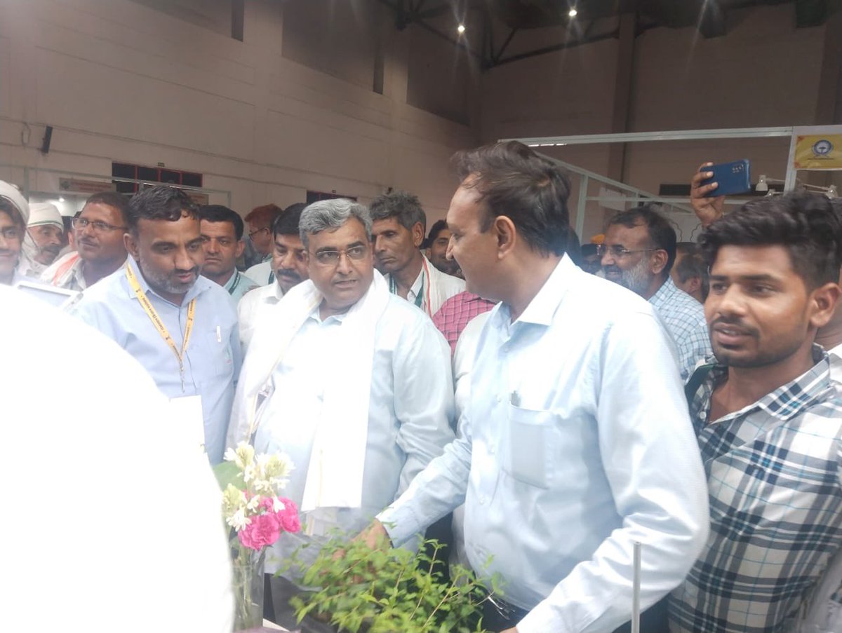 JainIrrigation's tweet image. Glimpses from the State level farmer fair in #Jaipur

We are delighted and glad to present our #AgTechnology to the Agriculture Minister of Rajasthan @KatariaLalchand along with farmers from all parts of Rajasthan! 🧑🏻‍🌾👩🏻‍🌾

#UpAndOnwards
#MoreCropPerDrop
#JainIrrigation #Agri…
