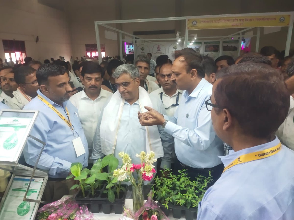 JainIrrigation's tweet image. Glimpses from the State level farmer fair in #Jaipur

We are delighted and glad to present our #AgTechnology to the Agriculture Minister of Rajasthan @KatariaLalchand along with farmers from all parts of Rajasthan! 🧑🏻‍🌾👩🏻‍🌾

#UpAndOnwards
#MoreCropPerDrop
#JainIrrigation #Agri…