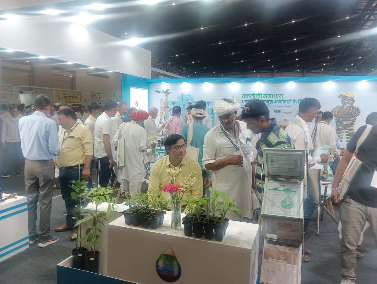 JainIrrigation's tweet image. Glimpses from the State level farmer fair in #Jaipur

We are delighted and glad to present our #AgTechnology to the Agriculture Minister of Rajasthan @KatariaLalchand along with farmers from all parts of Rajasthan! 🧑🏻‍🌾👩🏻‍🌾

#UpAndOnwards
#MoreCropPerDrop
#JainIrrigation #Agri…