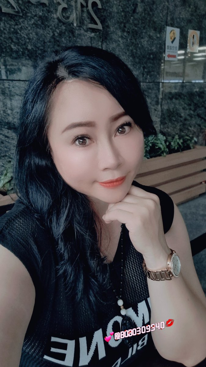 #朋友突然丟了七年前我的照片～在日本的街頭還有為自己的店代言的照片😁😁😁
#各位看官們～覺得以前好看的選1現在好看的選2🤭
（#愛心留言+#轉推分享+#跟隨喔💕💕💕
#大奶
#原味
#離婚熟女
#地方媽媽 https://t.co/vtAaz1COP9