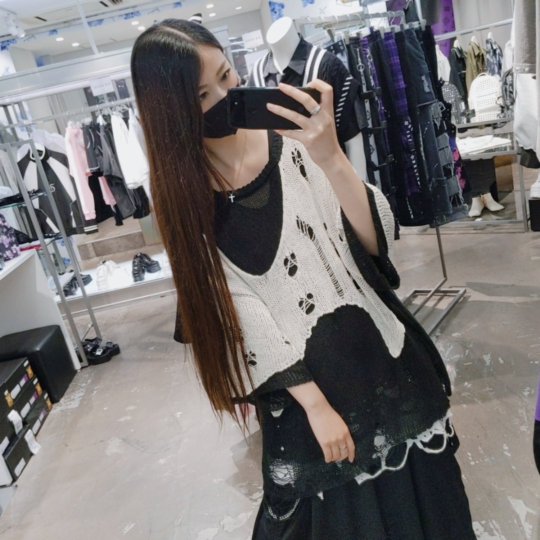 CIVARIZE_shiori's tweet photo. おります✌️✨
個人的おすすめなCIVARIZEのサマーニットを使ったコーデです😈❤
このシルエットがたまらなくカッコ良い🤟✨
皆様にも是非来て欲しいアイテムです😍✨

#CIVARIZE
#TRAVASTOKYO
#REFLEM
#MAGNETbySHIBUYA109
#渋谷 https://t.co/VlmZcUkMRv
