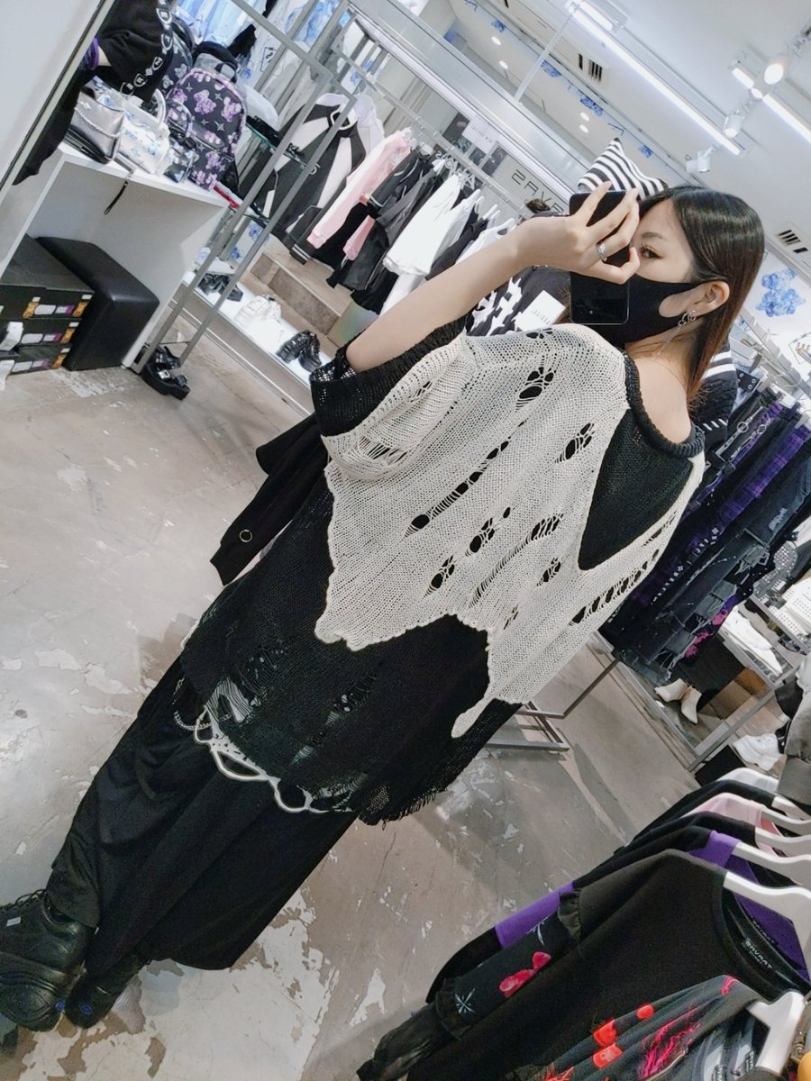 CIVARIZE_shiori's tweet photo. おります✌️✨
個人的おすすめなCIVARIZEのサマーニットを使ったコーデです😈❤
このシルエットがたまらなくカッコ良い🤟✨
皆様にも是非来て欲しいアイテムです😍✨

#CIVARIZE
#TRAVASTOKYO
#REFLEM
#MAGNETbySHIBUYA109
#渋谷 https://t.co/VlmZcUkMRv