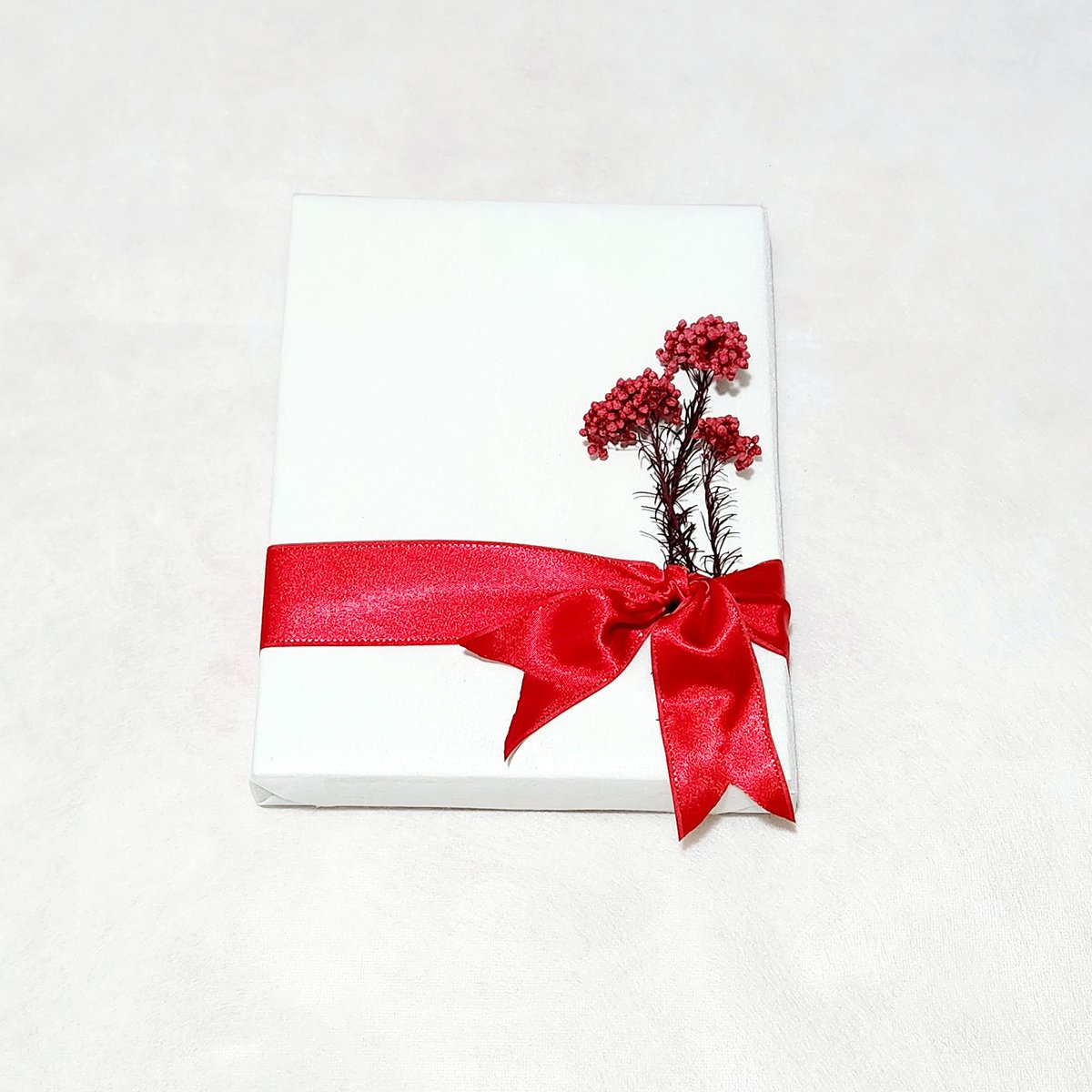 Have  blessed Sunday!

We offer gift wrapping service...

Let your gift standout and make your lovedones, friends or colleagues feel extra special...

At Package Me Happy by Trace
We add happiness in your package : )

IG: packagemehappy_by_trace
#giftwrapping #gift #goodvibesonly