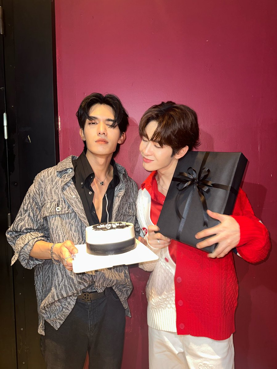 B_jong30's tweet photo. 🧸🎂 https://t.co/u2MvHgqErM