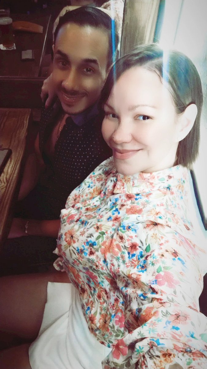 EsteeBeard's tweet photo. Y bien acompañada @Alecale ❤️✨ #Zoneando #CumpleAle 🥳 https://t.co/GjKy4qrd0a