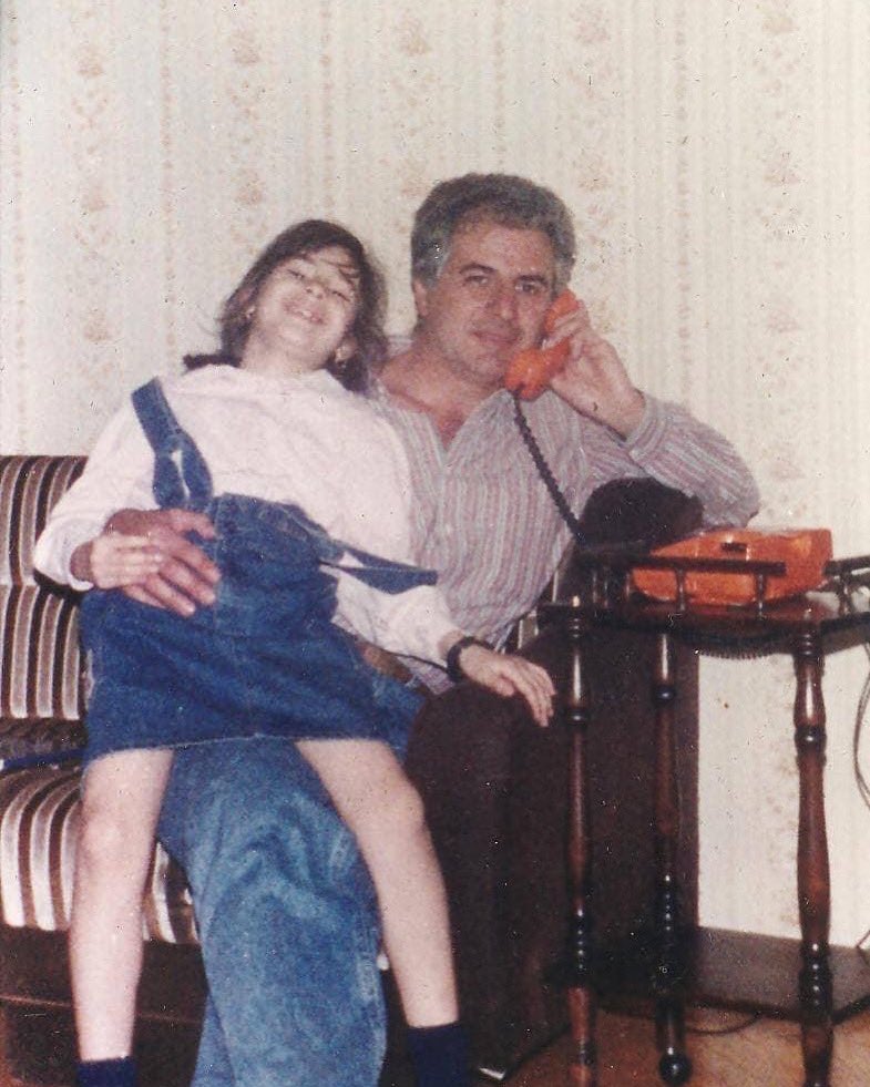 Mi papito ♥️ Presente hoy y siempre.
Las ganas de uno de nuestros abrazotes intensos 💔