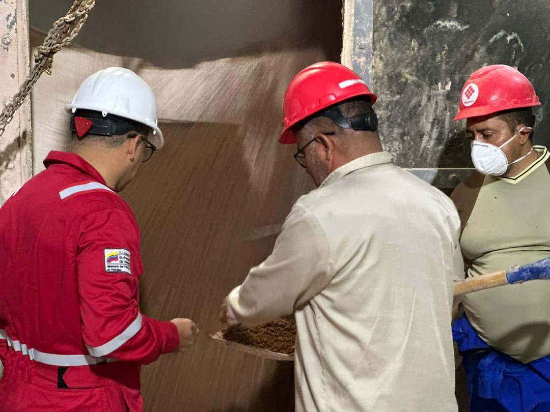 TellecheaRuiz's tweet photo. #Ahora 10:30 p.m. #17Junio Realizamos inspección en la Salas de Control de las Plantas de NPK y Fosfórico del Complejo Petroquímico Hugo Chávez @PequivenCPHC en #morón edo. #carabobo junto al equipo de guardia recorremos las áreas productivas.

@NicolasMaduro
@delcyrodriguezv https://t.co/yxsZ1soxRz