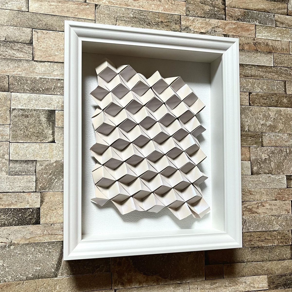 DHinklay's tweet photo. 開催まで残り6日
【展示予定作品】
Stone Board - Pearl White
#折り紙 https://t.co/N9zVwqsudW