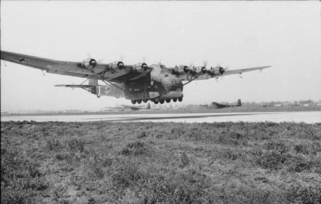 sentandoapua's tweet photo. Messerschmitt Me 323 - O maior avião da Segunda Guerra Mundial - Fatos Militares - https://t.co/JMvw65S11s
#WWII #historia #aviação #militar #Me323 https://t.co/tEGFCnilNA