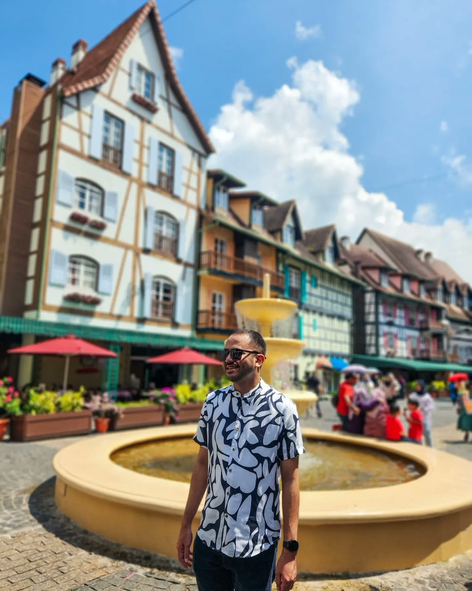 NabilAizat's tweet photo. À couper le souffle!
Enchanted by the little charming French village in Colmar Tropicale Malaysia
#colmar #ColmarTropicale #weekendgetaway https://t.co/lvQZ9ICsrZ