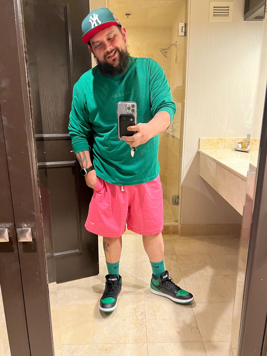 ATASTE_OFNUYORK's tweet image. #OOTD  #Vegas #WorkTraining #Nike #Green