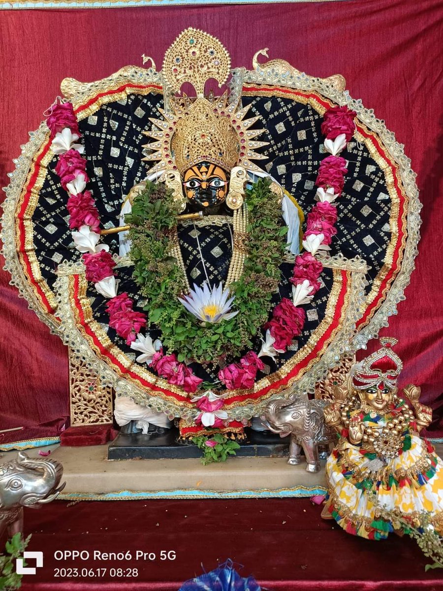 HarshNigam2's tweet photo. 1/2
दोहा:
अफलाकाङ्क्षिभिर्यज्ञो विधिदृष्टो य इज्यते।
यष्टव्यमेवेति मनः समाधाय स सात्त्विकः৷৷
श्रीमद्भगवद्गीता
अध्याय 17
श्लोक 11 https://t.co/QJ7jEk4oDM
