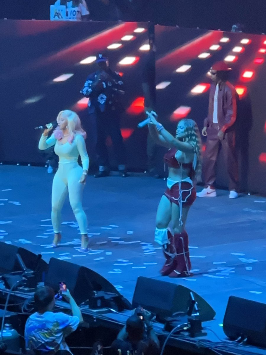 therealsix5's tweet photo. 21 Savage got #BirthdayBash23 shaking the whole arena. His surprise guests? @iamcardib x @Latto 🔥🔥🔥🔥 @hot1079atl https://t.co/i8TUrZgng0