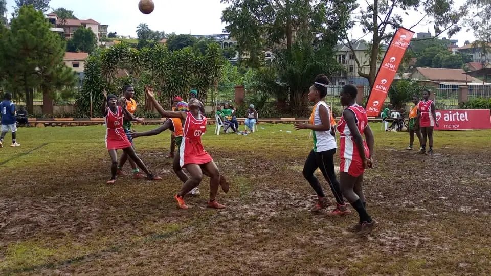 BugandaYouthC's tweet image. Ebika nga bwe bikoze
Engeye 33 - Engo 12
Emmamba Namakaka 32 - Embwa15
Omutima omusagi 22 - Embogo 12
Omusu 36 - Empeewo 08
Olugave 21 -Ente 26
Ngaali 26 - Ekkobe 17
Ennyonyi ennyange 23 -Engonge 19
Effumbe 24 -Obutiko 18
Enseenene 34 -Emmamba Kakoboza 14

#CBSFmUpdates