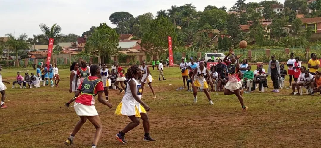 BugandaYouthC's tweet image. Ebika nga bwe bikoze
Engeye 33 - Engo 12
Emmamba Namakaka 32 - Embwa15
Omutima omusagi 22 - Embogo 12
Omusu 36 - Empeewo 08
Olugave 21 -Ente 26
Ngaali 26 - Ekkobe 17
Ennyonyi ennyange 23 -Engonge 19
Effumbe 24 -Obutiko 18
Enseenene 34 -Emmamba Kakoboza 14

#CBSFmUpdates