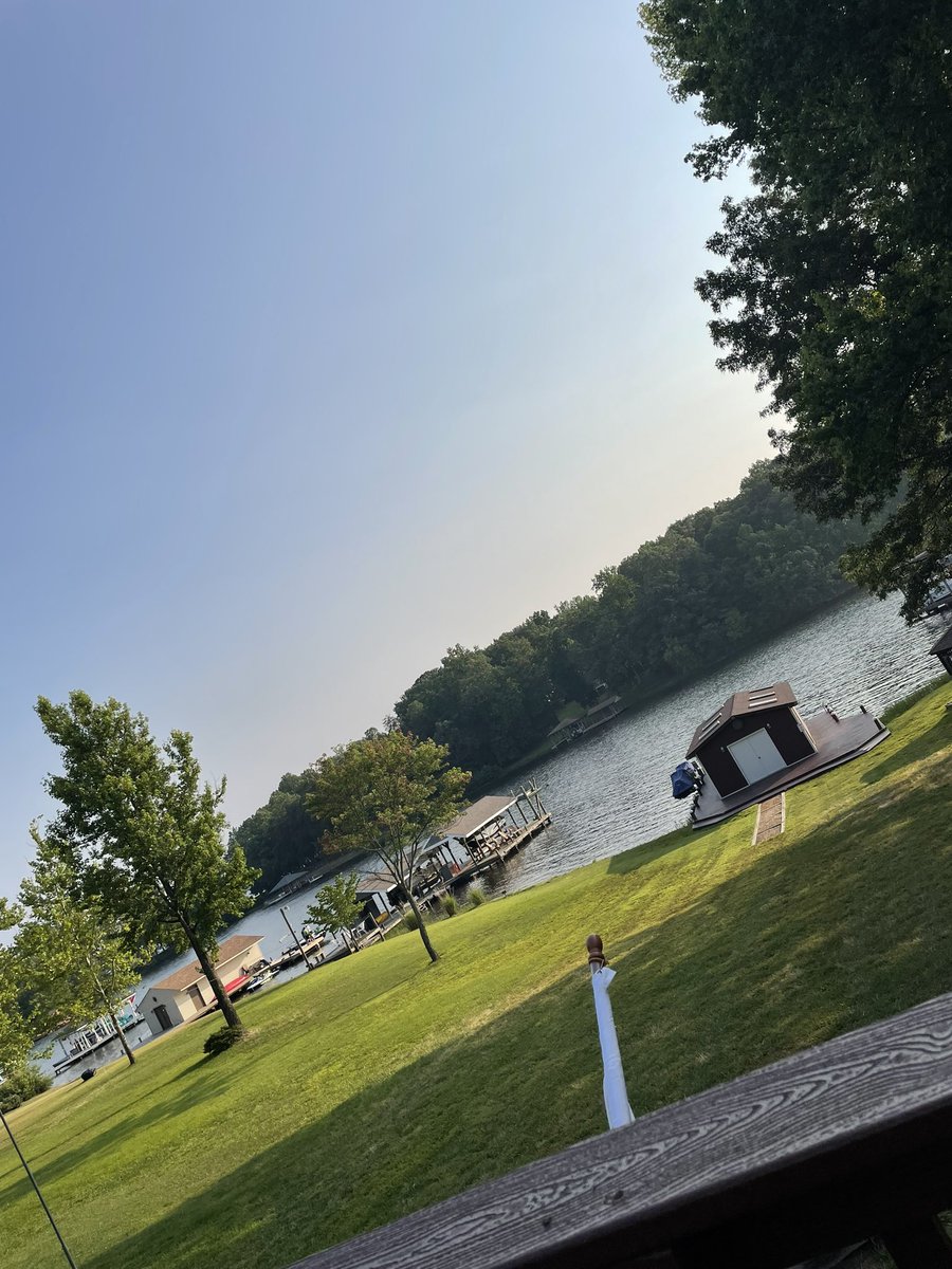 Amanda Ellison tweet media