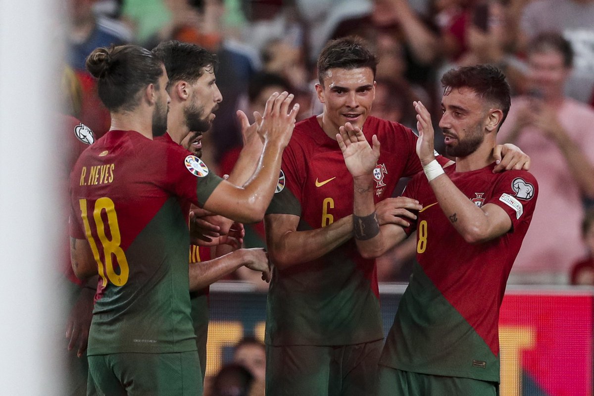 B_Fernandes8's tweet photo. Atitude, profissionalismo e qualidade que era preciso para conquistar os 3 pontos 💪🏼

Obrigado pelo apoio Portuguese ❤️🇵🇹 https://t.co/3wPIUD06gh