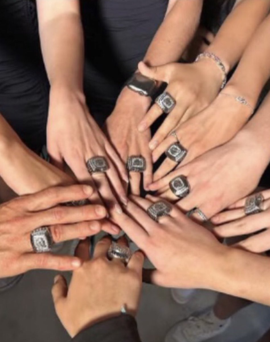 Such an amazing night celebrating sports in <a href="/CityofPoCo/">City of Port Coquitlam</a>! Thank you <a href="/pocosportsalli1/">@pocosportsalliance</a> for recognizing so many incredible athletes. Congratulations to <a href="/pabula/">BlNK</a> <a href="/jneufeld11/">Jeremy Neufeld</a> and <a href="/rsideathletics/">Riverside Athletics</a> for Coaches award and Outstanding team award!  Proud of you, Avery and team!