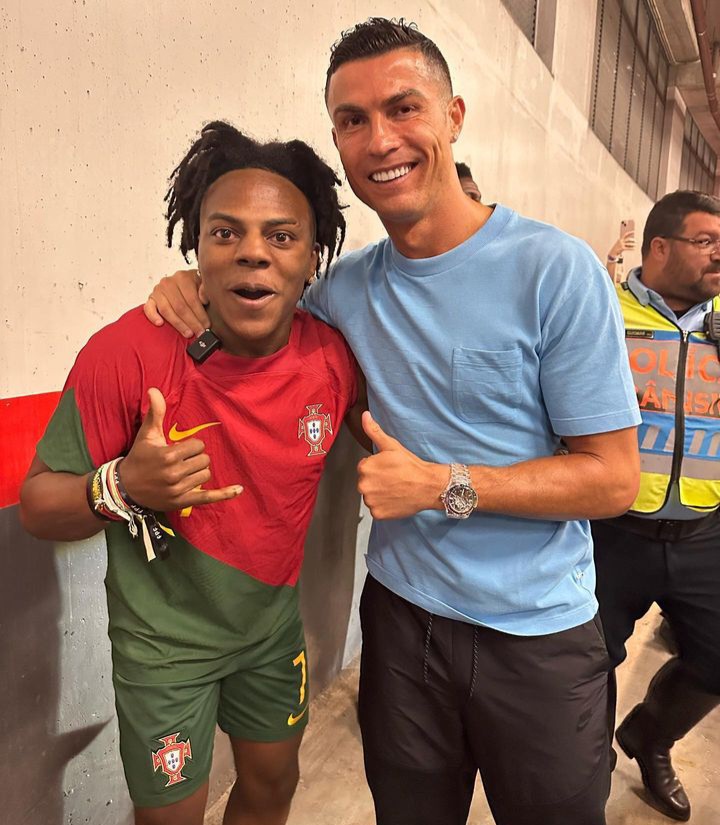 capitaldufoot's tweet photo. IShowSpeed just got one of his favorite weeks 🤩.

Yesterday: He reached 17 Million Followers on his YouTube Channel

Today: Met his idol, Cristiano Ronaldo ❤️🙏🏾.

Living The Dream 😍. https://t.co/yLADmqZrFE