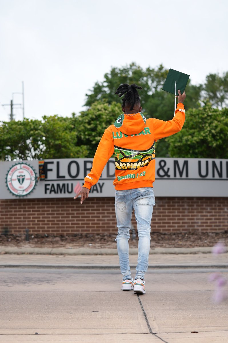 LowkeyNardd's tweet image. Never Lost sight 🐍 #gradseason #mastersloading