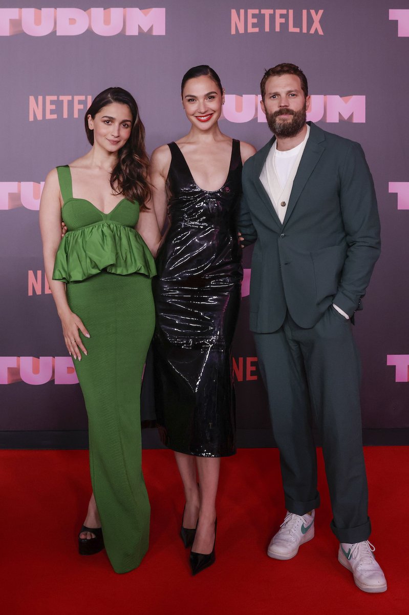 Gal Gadot, Jamie Dornan, and Alia Bhatt are about to close out #TUDUM with a moment you do NOT want to miss! youtube.com/live/5QoATGUcC…